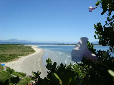 ilha-do-mel-com-crianas-em-agosto-roteiro-de-famlia-e-praias-tranquilas