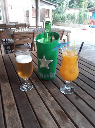 Drinks e cerveja