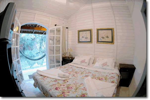 Quarto Rosa da Pousada das Gêmeas, Ilha do Mel PR